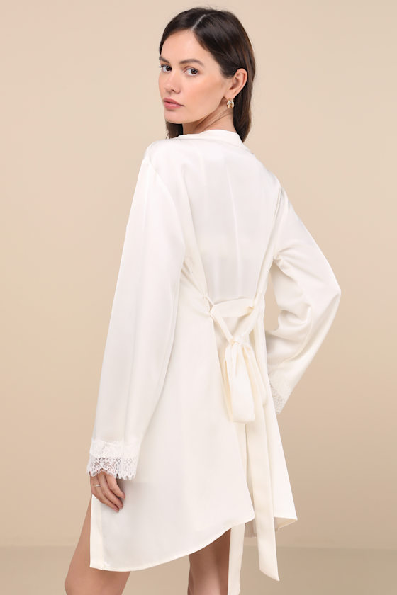 Sahalie Champagne Satin Lace Short Robe - Image 2